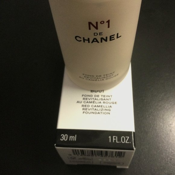 No1 DE CHANEL Fond De Teint Revitalizing Red Camellia Foundation - Picture 1 of 6